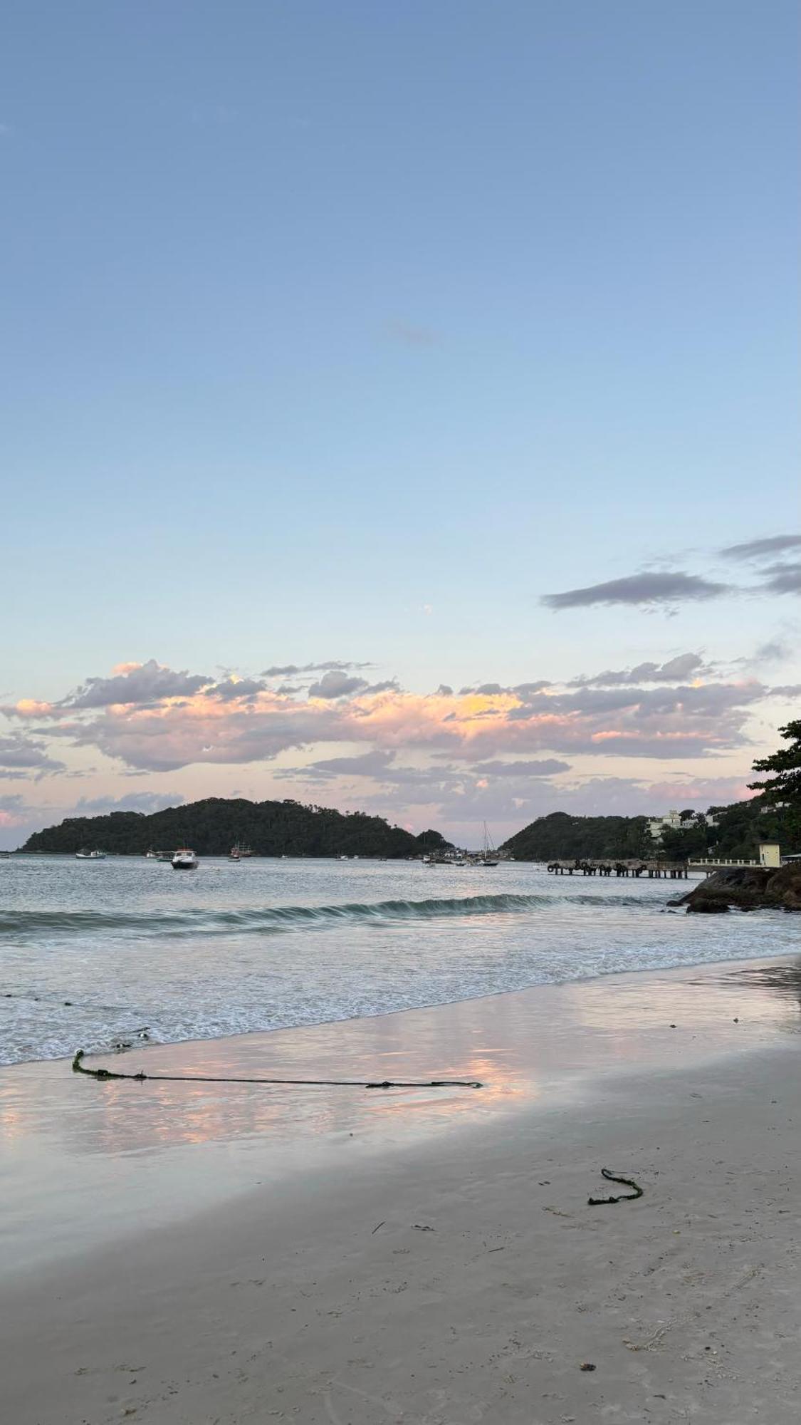 Apto Em Condominio No Centro De Bombinhas, Proximo Da Praia Exterior foto
